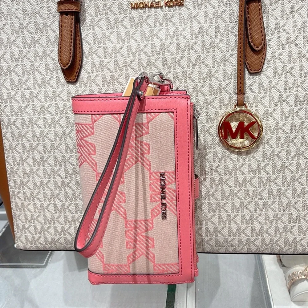 MICHAEL KORS JET SET TRAVEL 35S3GTVW7J LIGHT SAGE LG DOUBLE ZIP WRISTLET-WALLET- - Picture 3 of 16